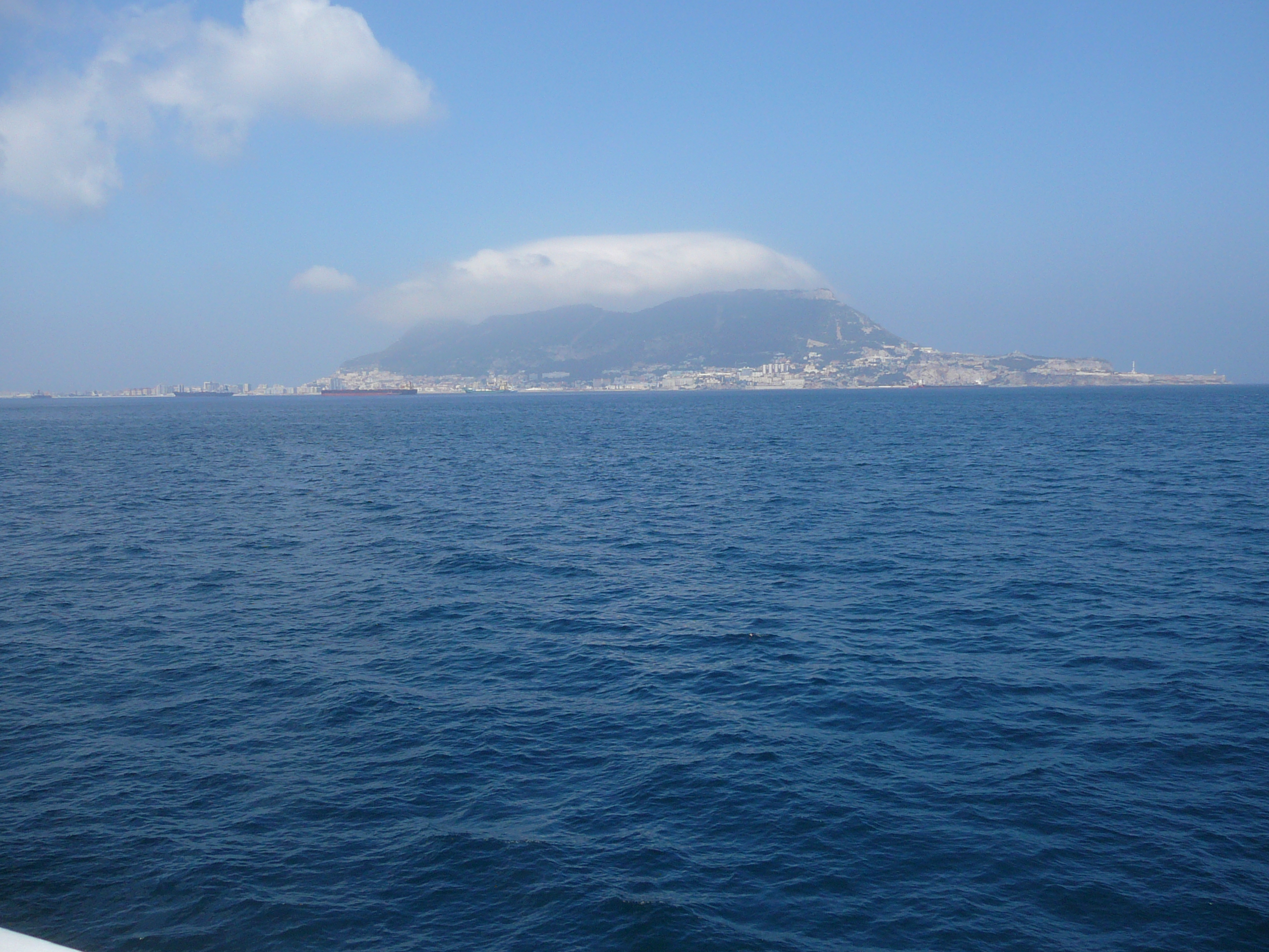 Felhősapka a gibraltári hegyen.JPG